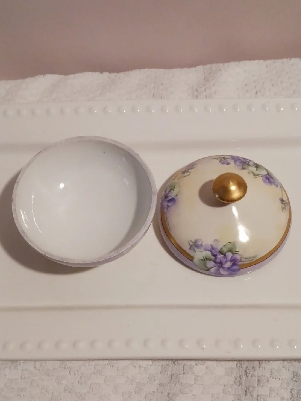 Limoges White Porcelain Violet Flower Design Trinket Box with Gold Trim &  Feet